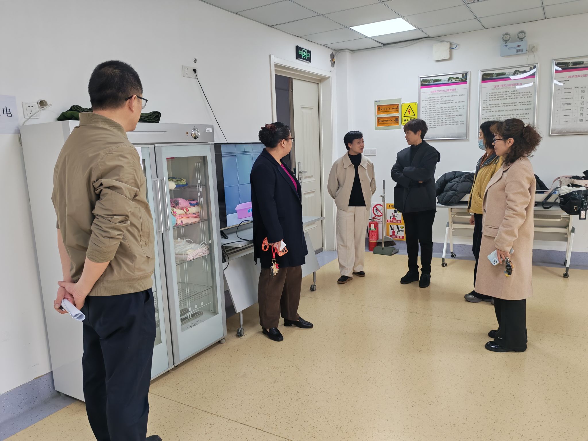 筑牢安全防线，护航科研教学——2138CC太阳集团开展实验室安全专项检查